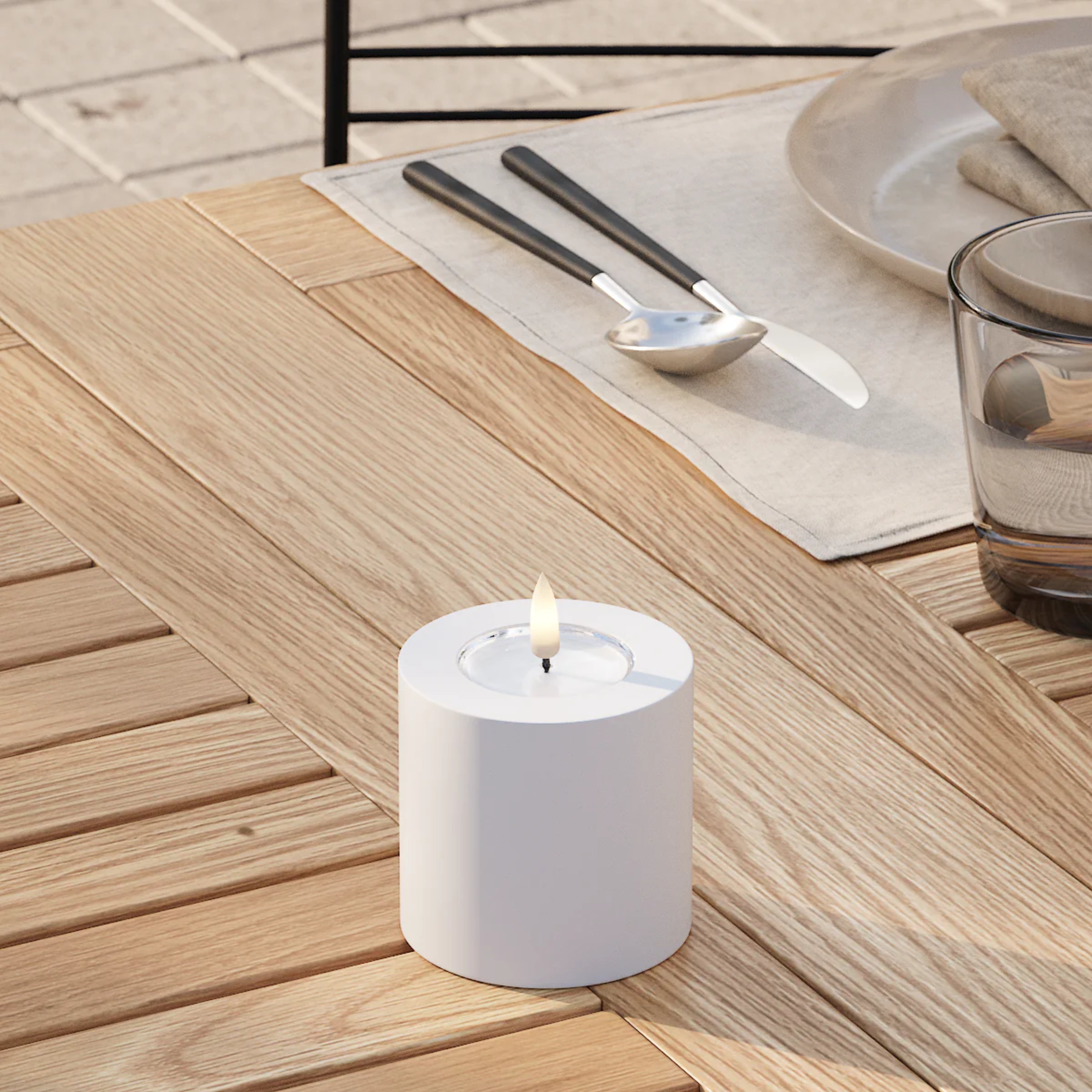 LED Outdoor Kerze mit 3D-Flamme in Weiß - H 10cm