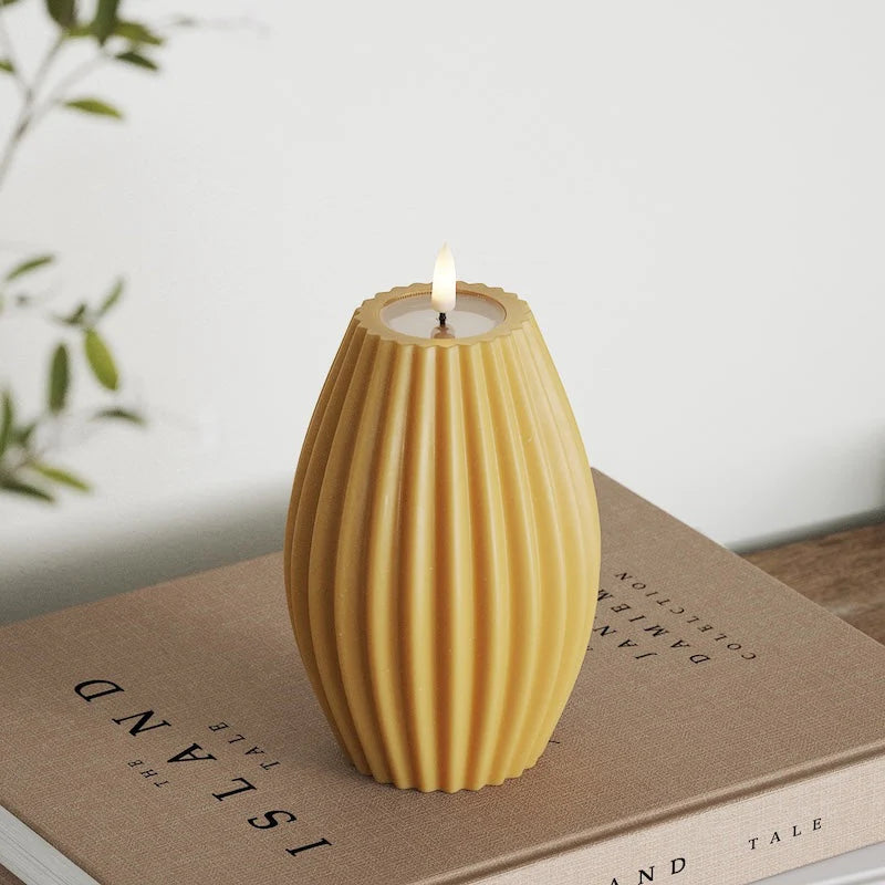 LED Kerze gerillt oval aus Echtwachs mit 3D-Flamme in Curry - H 15cm