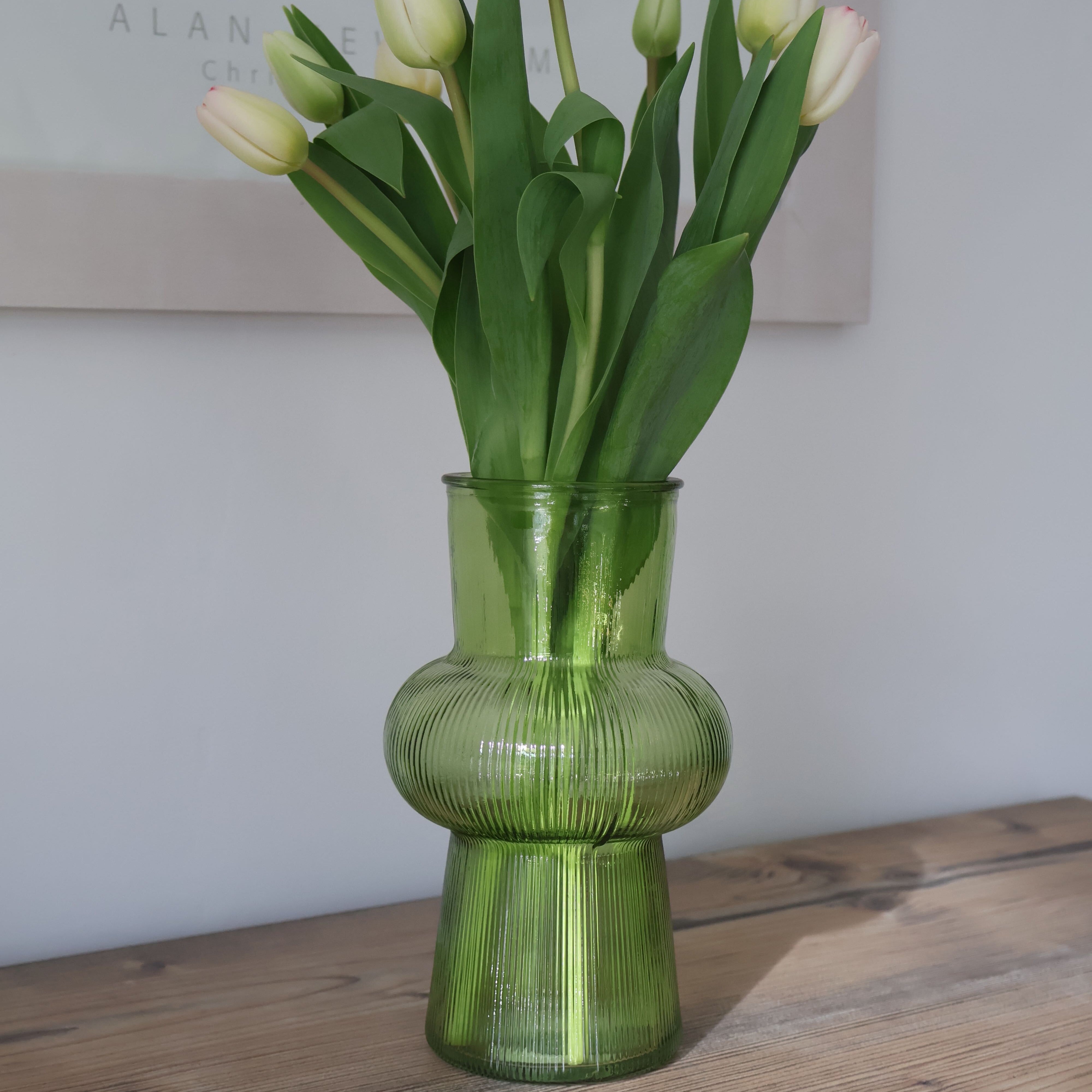 Glas-Vase Norana mit geriffelter Oberfläche in Hellgrün