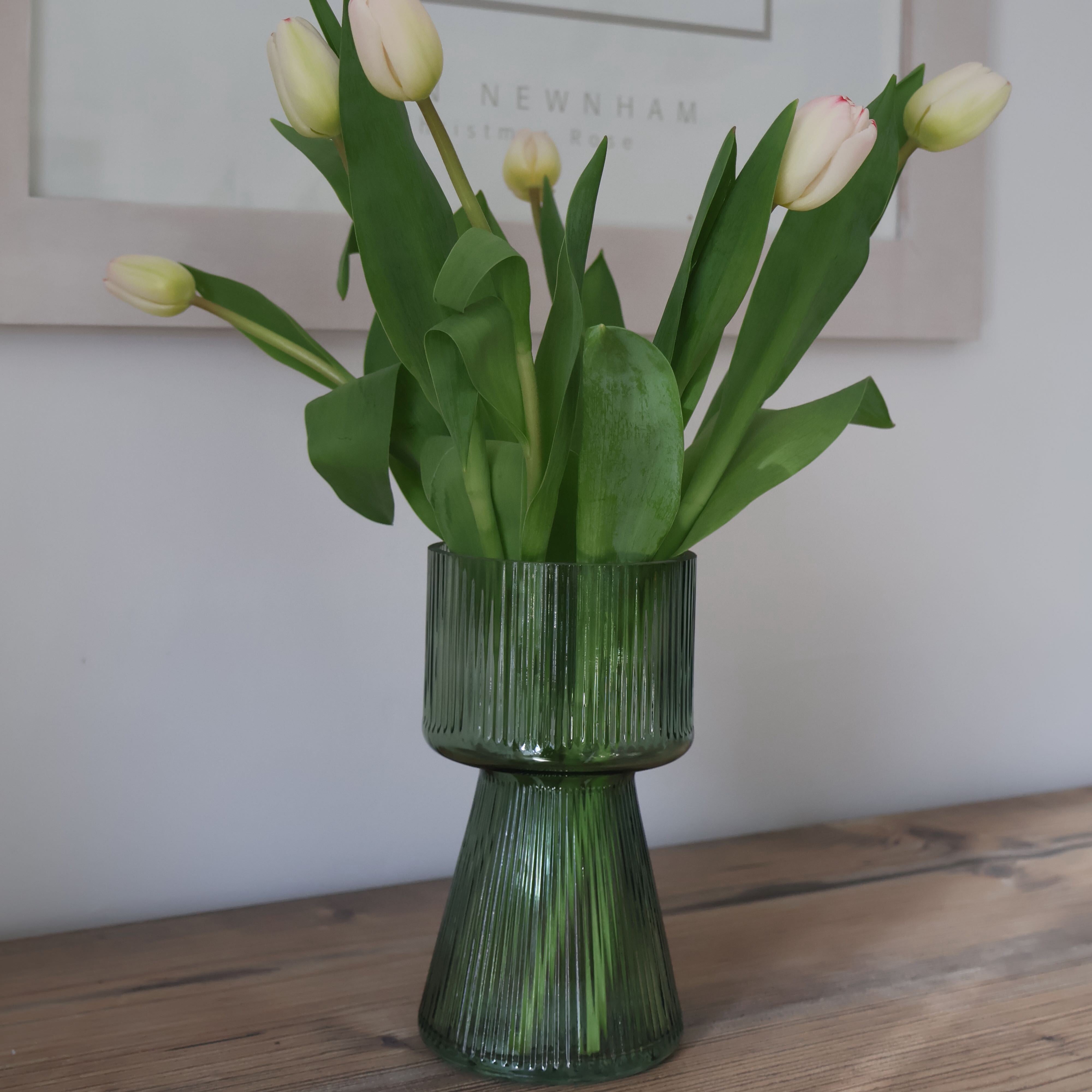 Glas-Vase Imano mit geriffelter Oberfläche in Grün
