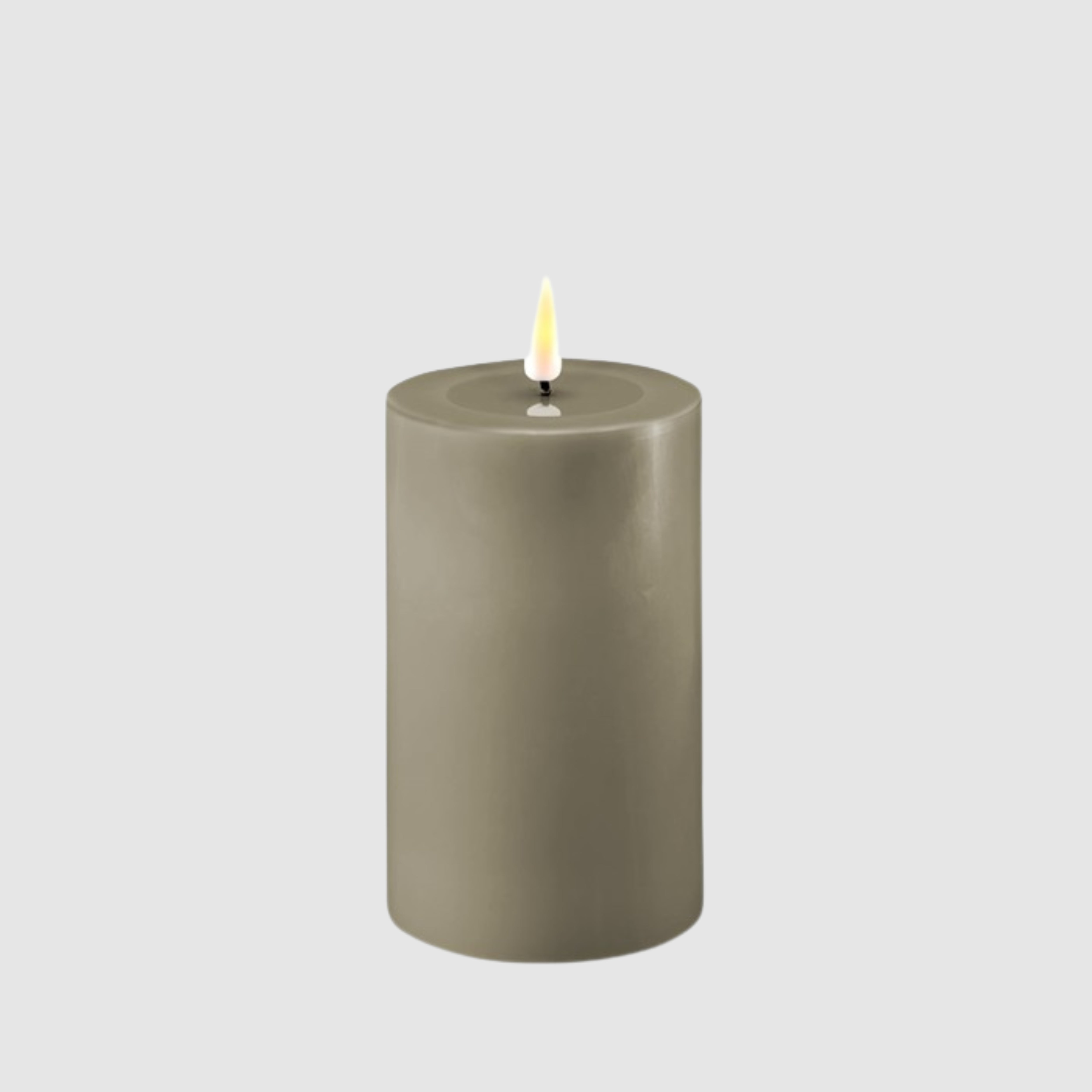 LED Stumpenkerze aus Echtwachs mit 3D-Flamme in Sand - H 12,5cm